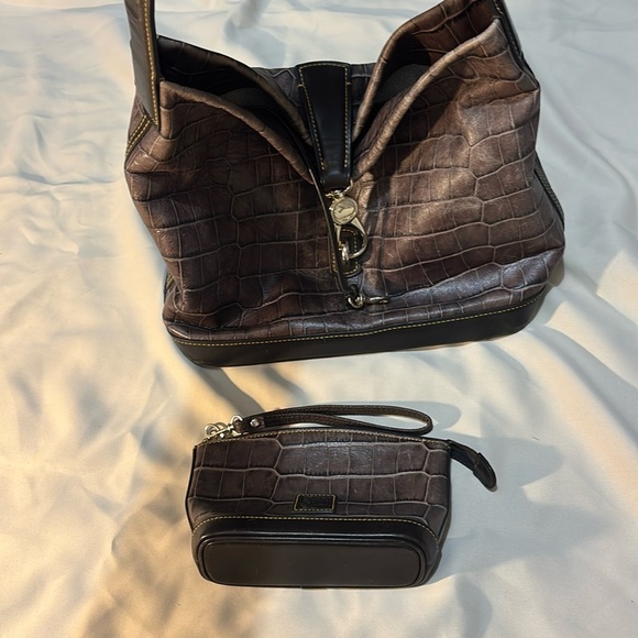 Dooney & Bourke Brown Croco Embossed Leather Logo Lock Hobo Bag with wristlet - Picture 2 of 12